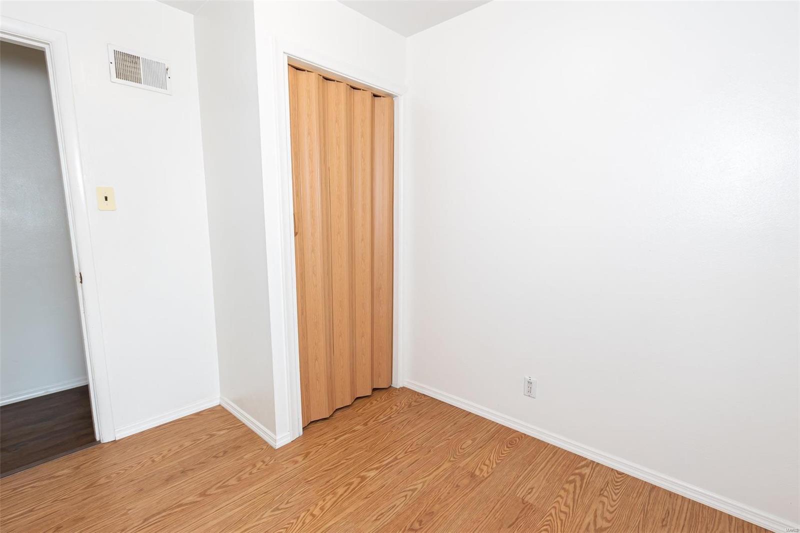 147 Susan Road St. Louis, MO 63129 - Photo 8 of 19