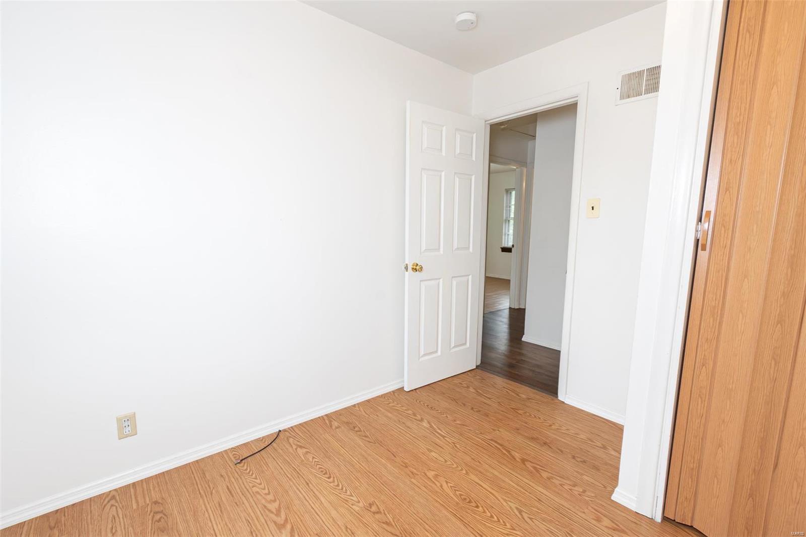 147 Susan Road St. Louis, MO 63129 - Photo 9 of 19