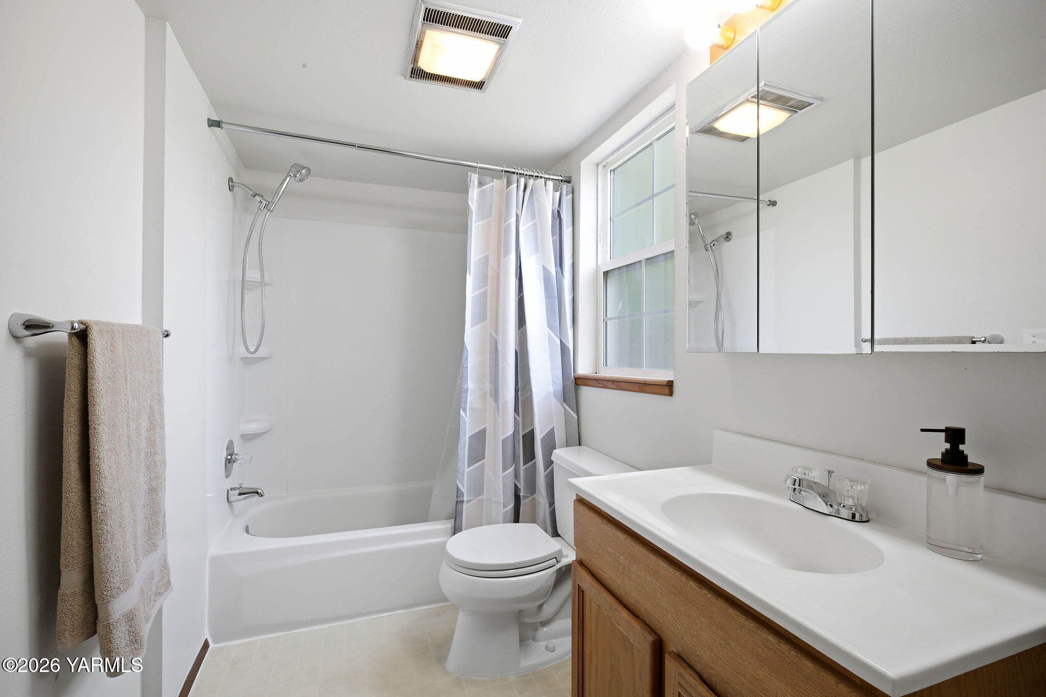 2809 South Wiley Road Yakima, WA 98903 - Photo 15 of 15 Bathroom