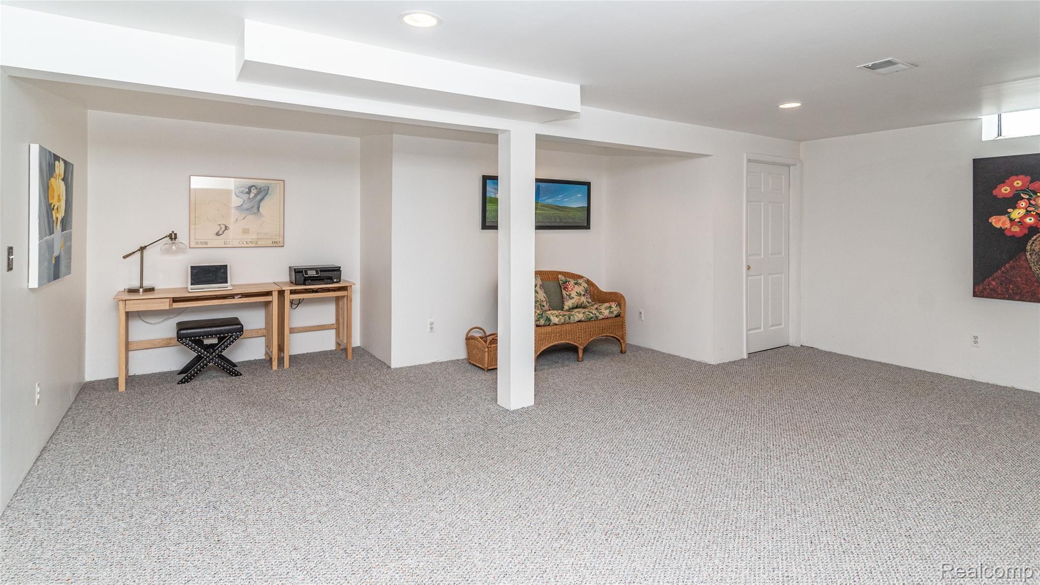 2110 Avon Lake Lane Rochester, MI 48307 - Photo 23 of 36 023_068_41.jpg