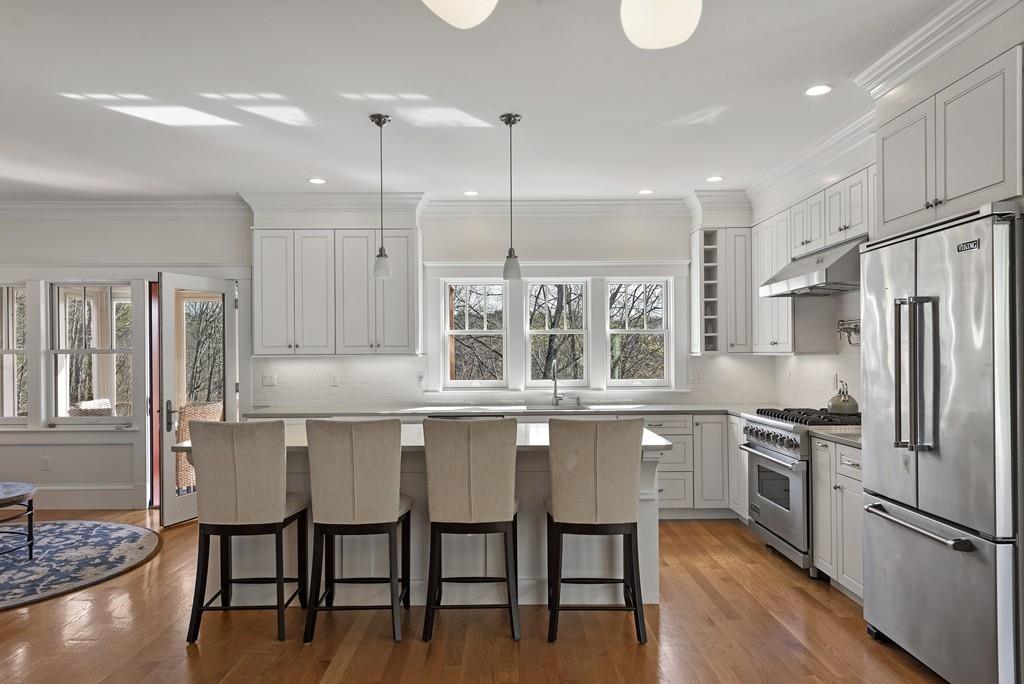 15 Blynman Circle Manchester, MA 01944 - Photo 5 of 31