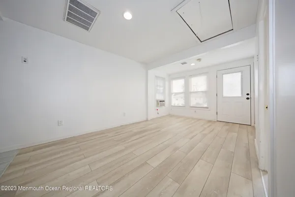 $2,200 | 243 Seabreeze Avenue, Middletown, NJ 07748