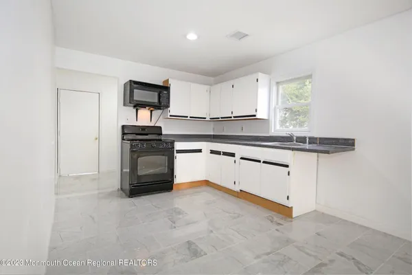 $2,200 | 243 Seabreeze Avenue, Middletown, NJ 07748