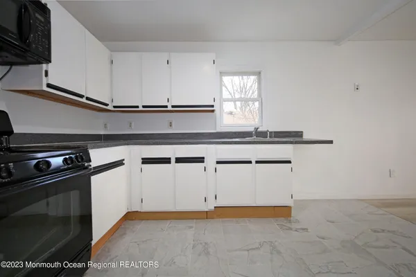 $2,200 | 243 Seabreeze Avenue, Middletown, NJ 07748