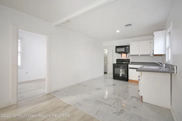 $2,200 | 243 Seabreeze Avenue, Middletown, NJ 07748