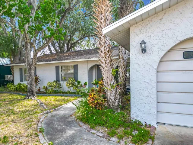 $379,000 | 1011 Southeast 4th Avenue, Crystal River, FL 34429