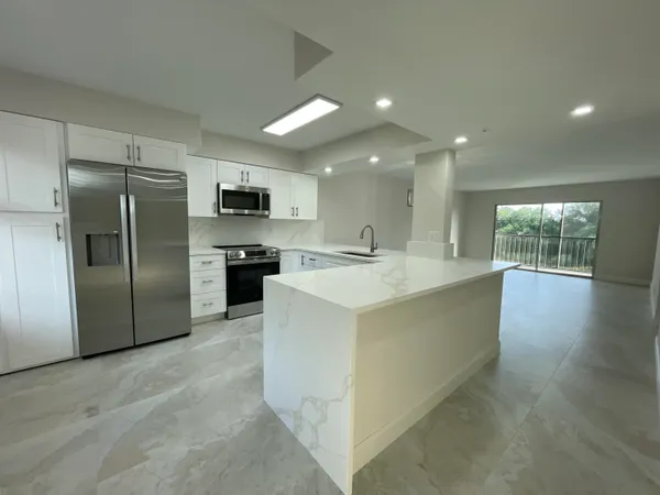 $249,000 | 7321 Amberly Lane, Unit 302, Delray Beach, FL 33446