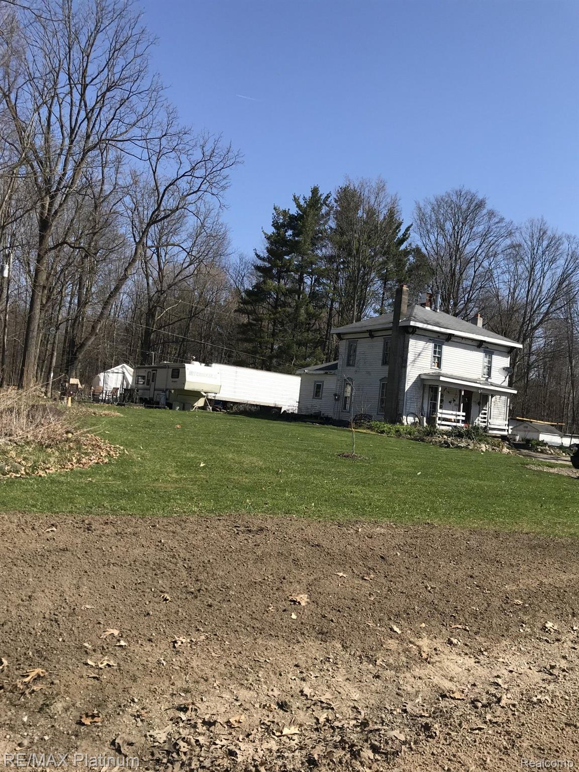 739 Sleaford Road Howell, MI 48843 - Photo 2 of 7 FIX or remove.