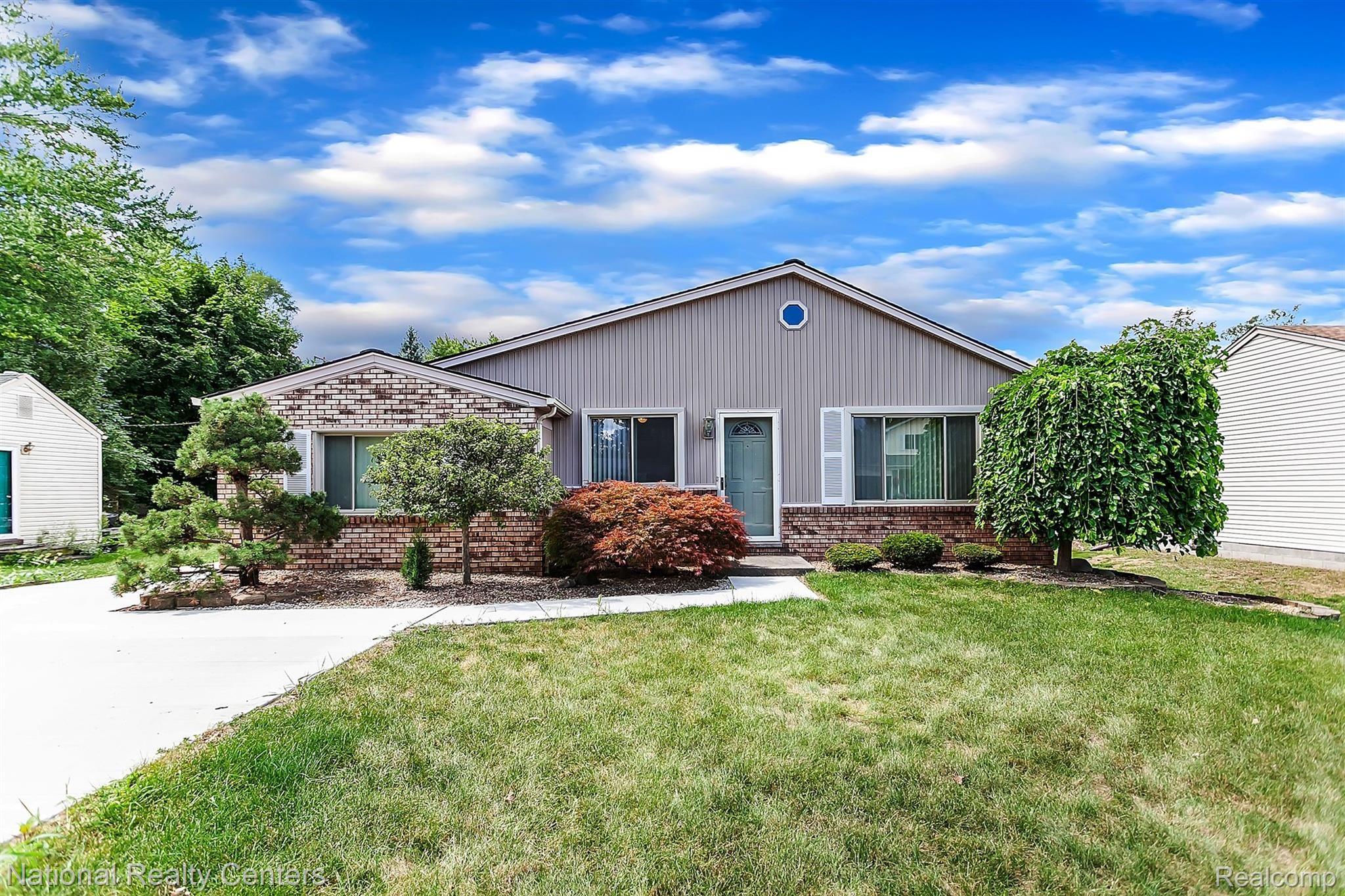 2720 Bridget Avenue Rochester, MI 48307 - Photo 4 of 36 04-2720-Bridget-Ave-WindowStill-Rea.jpg
