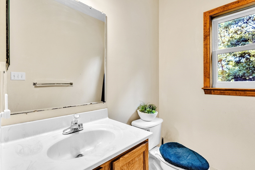 21 Arrowsic Street Worcester, MA 01606 - Photo 17 of 25