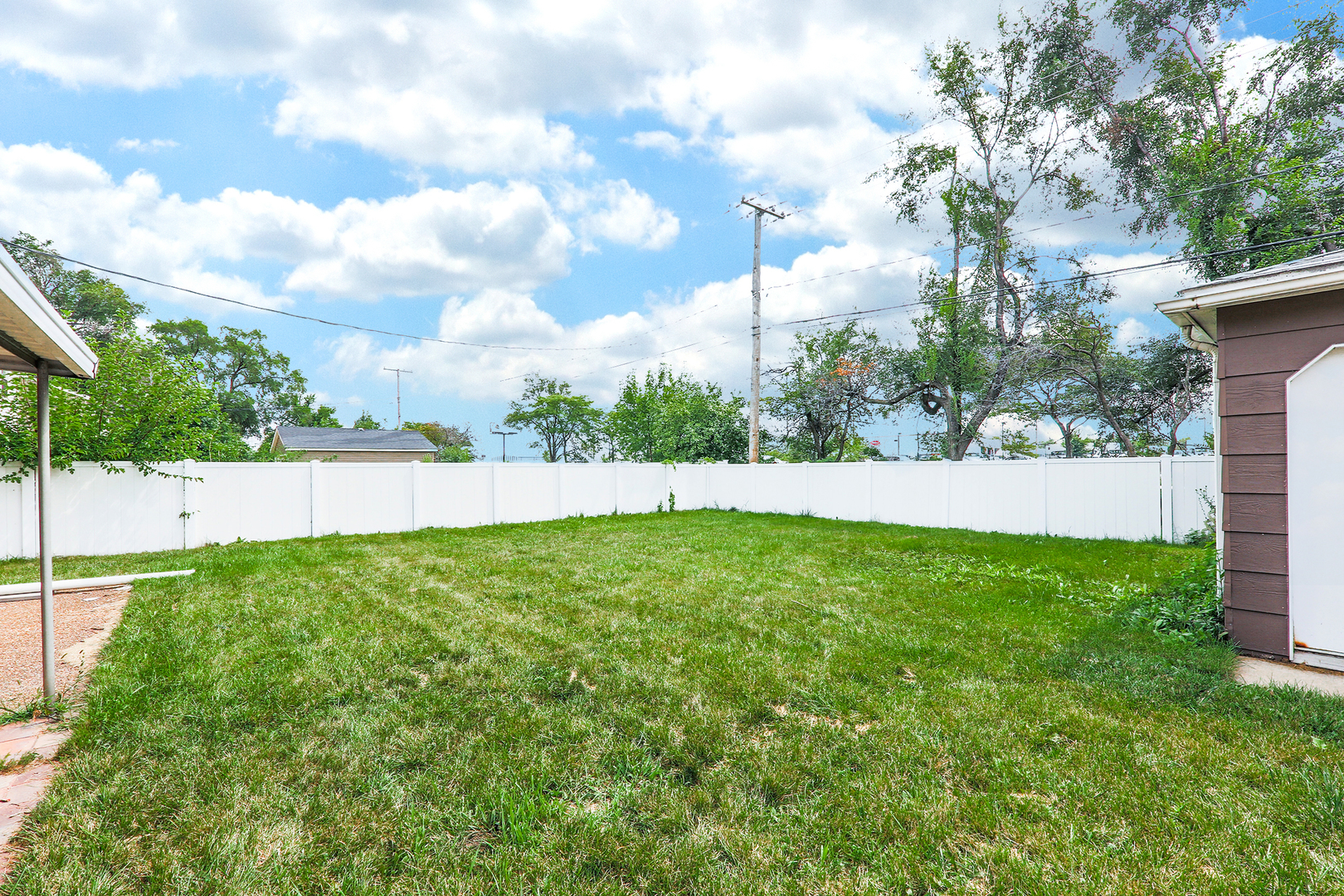 192 South Pinecrest Road Bolingbrook, IL 60440 - Photo 2 of 21 a view of a backyard with garden