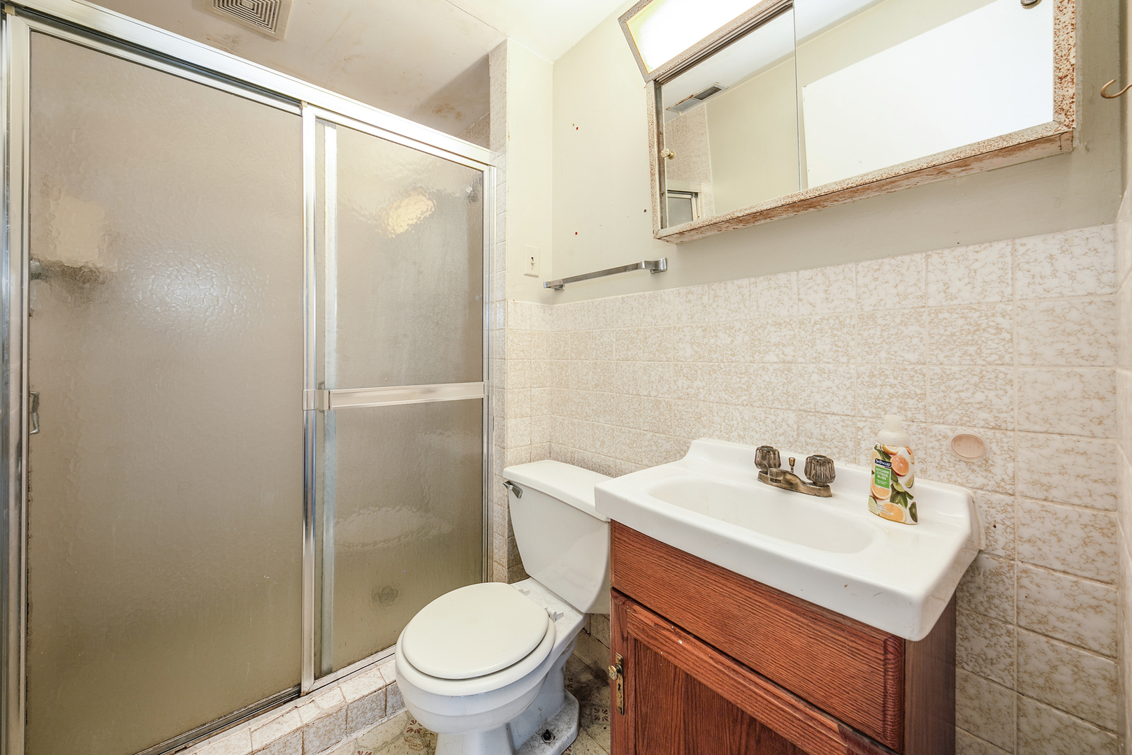 192 South Pinecrest Road Bolingbrook, IL 60440 - Photo 19 of 21 a bathroom with a sink toilet and shower