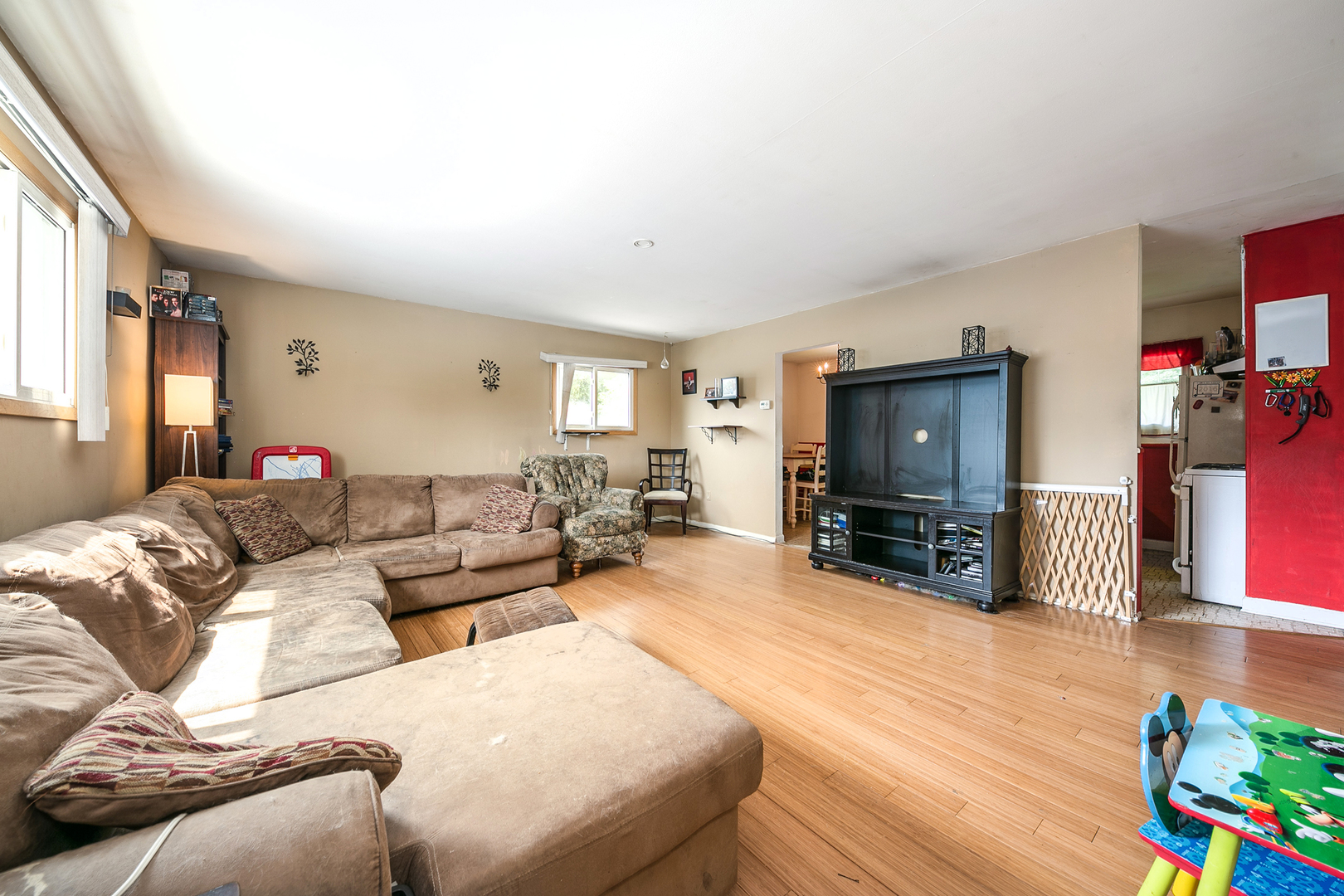 192 South Pinecrest Road Bolingbrook, IL 60440 - Photo 7 of 21 a living room with furniture and a flat screen tv