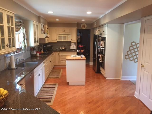 4 Appletree Road Howell, NJ 07731 - Photo 3 of 12 Appletree Kitchen
