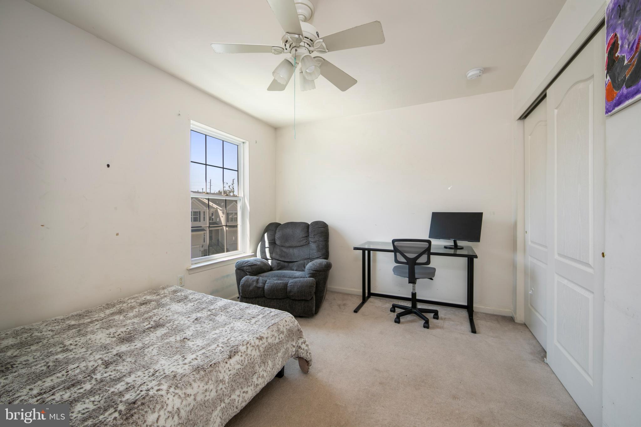 342 Huntington Drive Delran, NJ 08075 - Photo 27 of 45 a bedroom with a workspace