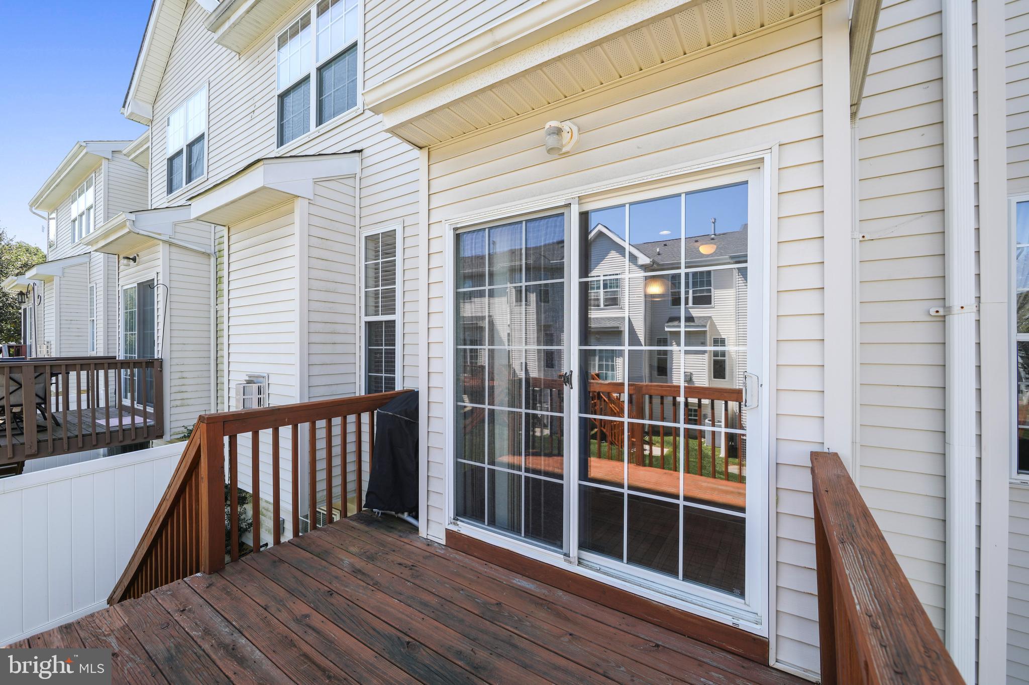 342 Huntington Drive Delran, NJ 08075 - Photo 41 of 45 a view of balcony with wooden floor and fence