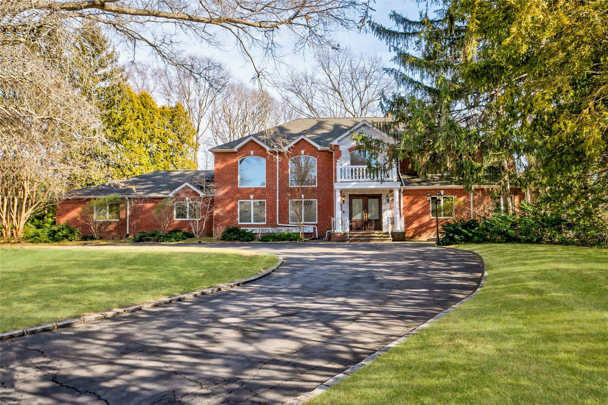 View of front of home featuring a front lawn
