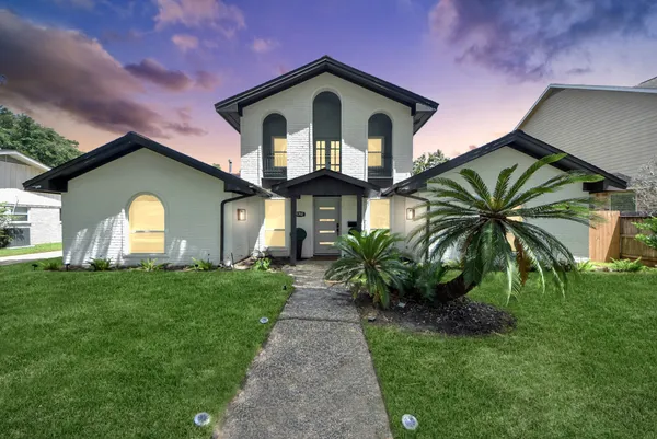 $559,900 | 5702 Indigo Street, Houston, TX 77096