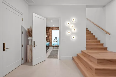 $5,695,000 | 401 Northeast 2nd Street, Boca Raton, FL 33432