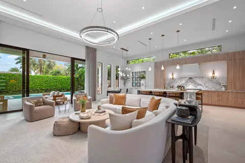 $5,695,000 | 401 Northeast 2nd Street, Boca Raton, FL 33432