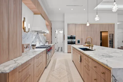 $5,695,000 | 401 Northeast 2nd Street, Boca Raton, FL 33432