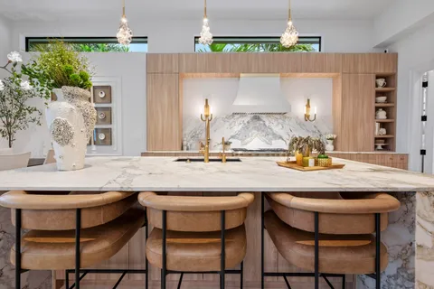 $5,695,000 | 401 Northeast 2nd Street, Boca Raton, FL 33432