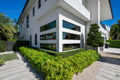 $5,695,000 | 401 Northeast 2nd Street, Boca Raton, FL 33432