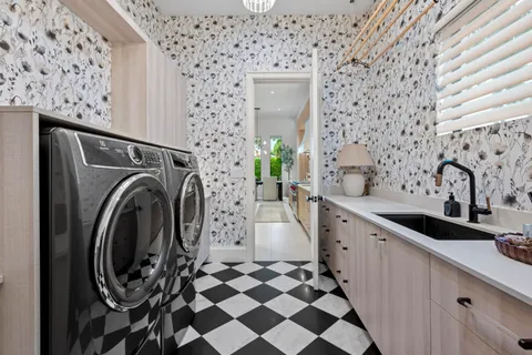 $5,695,000 | 401 Northeast 2nd Street, Boca Raton, FL 33432