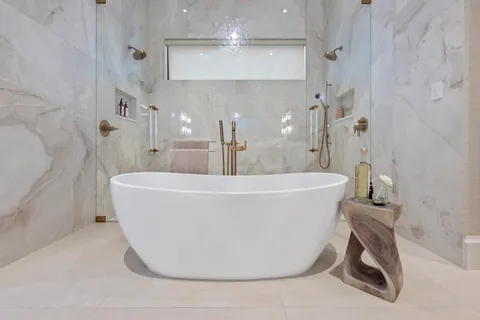 $5,695,000 | 401 Northeast 2nd Street, Boca Raton, FL 33432