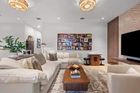 $5,695,000 | 401 Northeast 2nd Street, Boca Raton, FL 33432