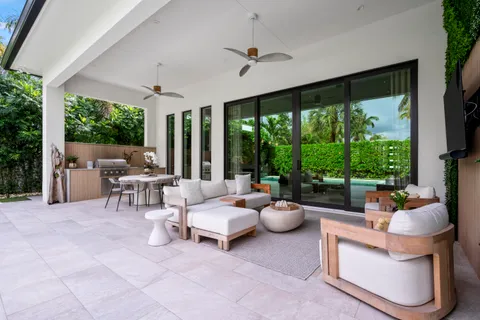 $5,695,000 | 401 Northeast 2nd Street, Boca Raton, FL 33432