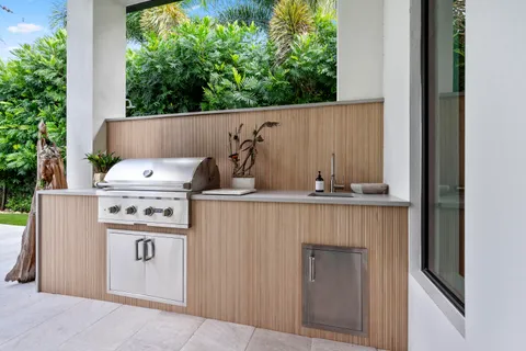 $5,695,000 | 401 Northeast 2nd Street, Boca Raton, FL 33432