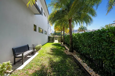 $5,695,000 | 401 Northeast 2nd Street, Boca Raton, FL 33432