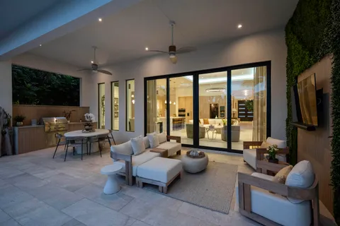 $5,695,000 | 401 Northeast 2nd Street, Boca Raton, FL 33432