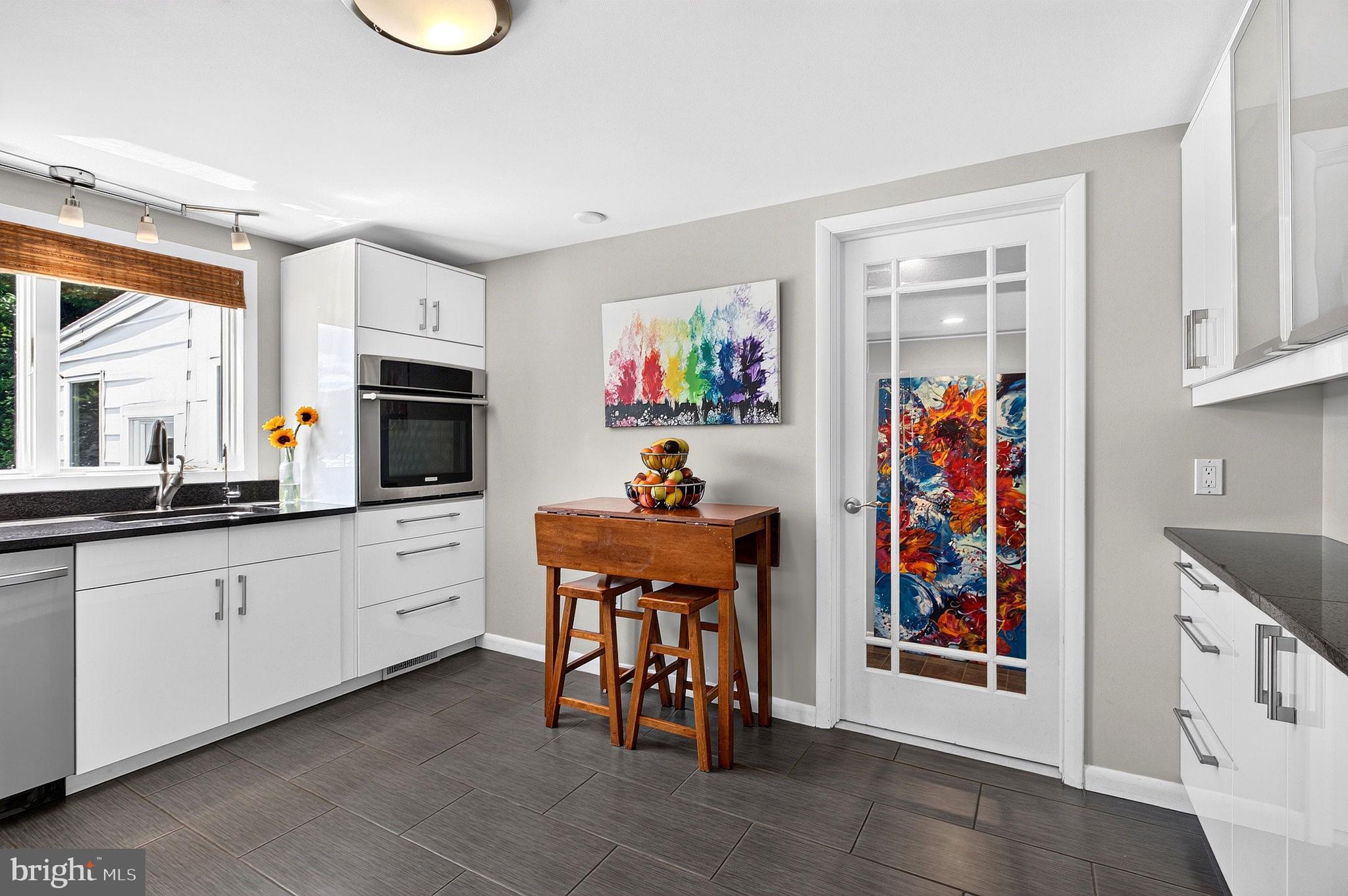 321 Buttonwood Street Hamilton, NJ 08619 - Photo 12 of 42 Beautifully updated Kitchen