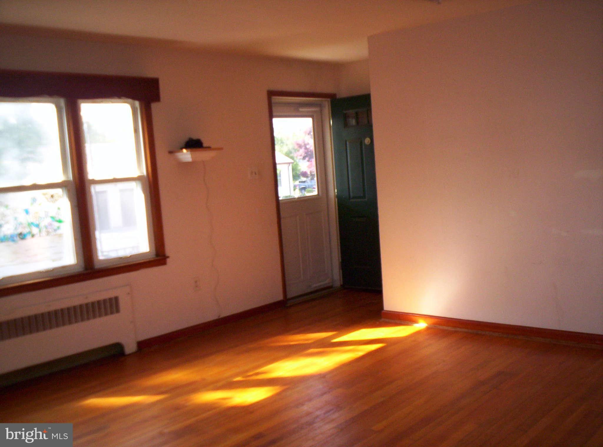 104 Winston Road Pasadena, MD 21122 - Photo 11 of 25 Living Room