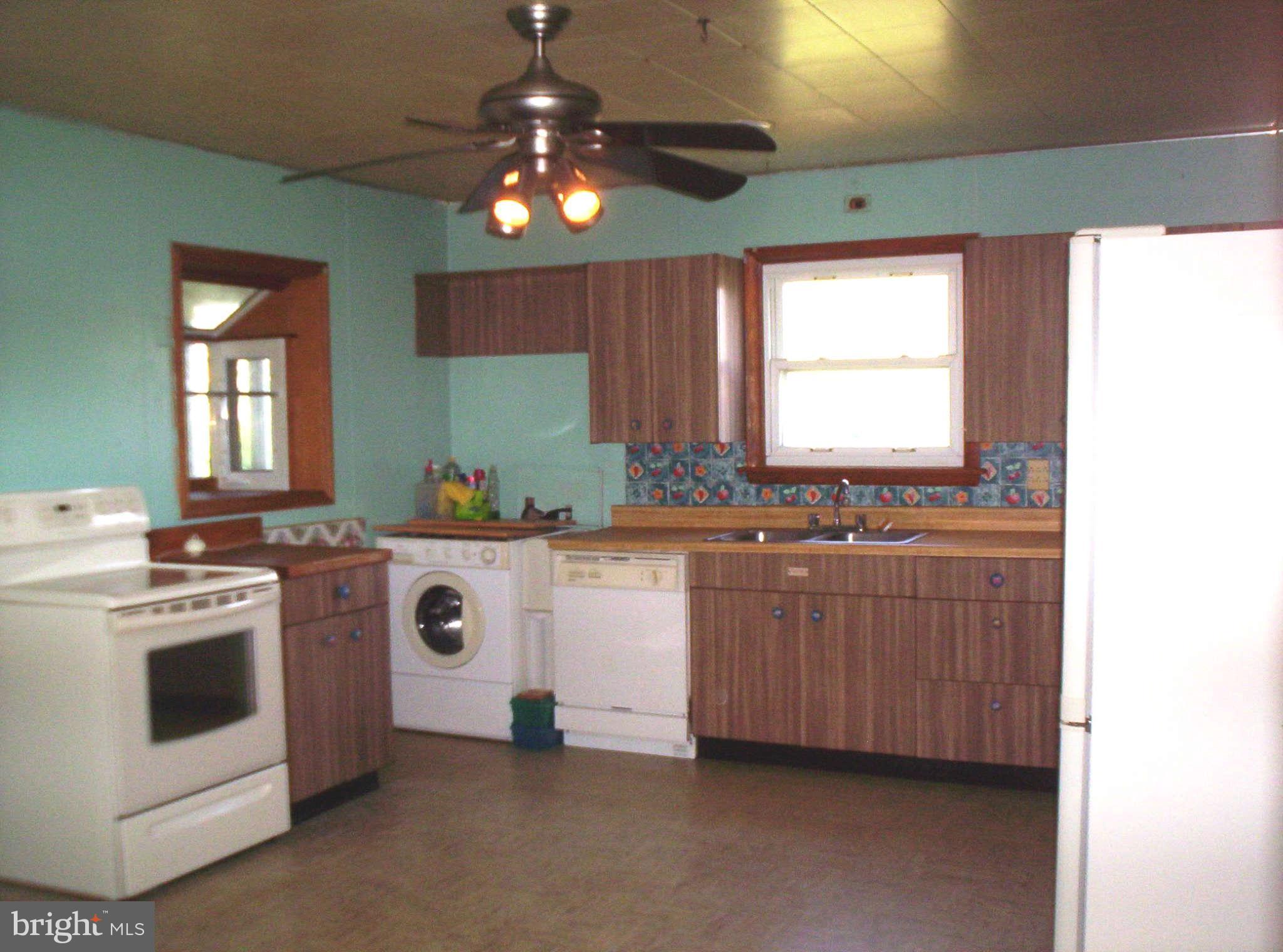 104 Winston Road Pasadena, MD 21122 - Photo 6 of 25 Kitchen