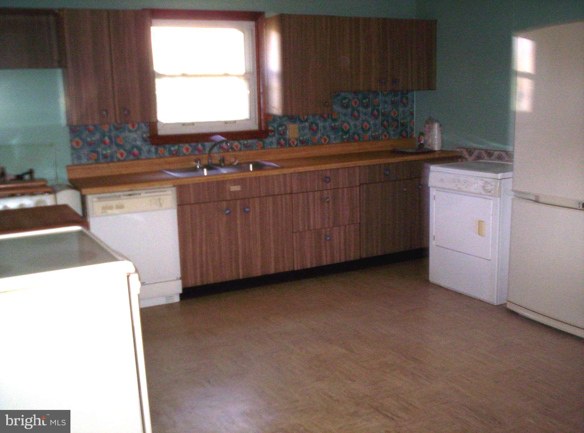 104 Winston Road Pasadena, MD 21122 - Photo 7 of 25 Kitchen