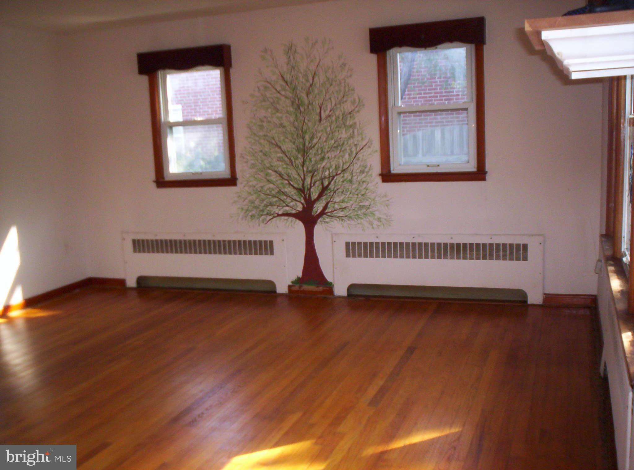 104 Winston Road Pasadena, MD 21122 - Photo 10 of 25 Living Room