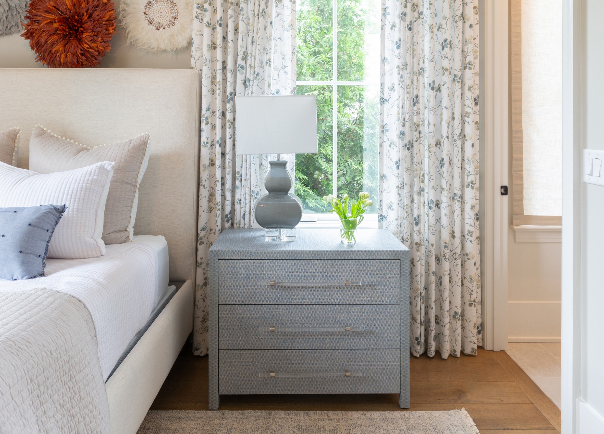 280 Harding Place Nashville, TN 37205 - Photo 28 of 79 a living room with furniture and a potted plant