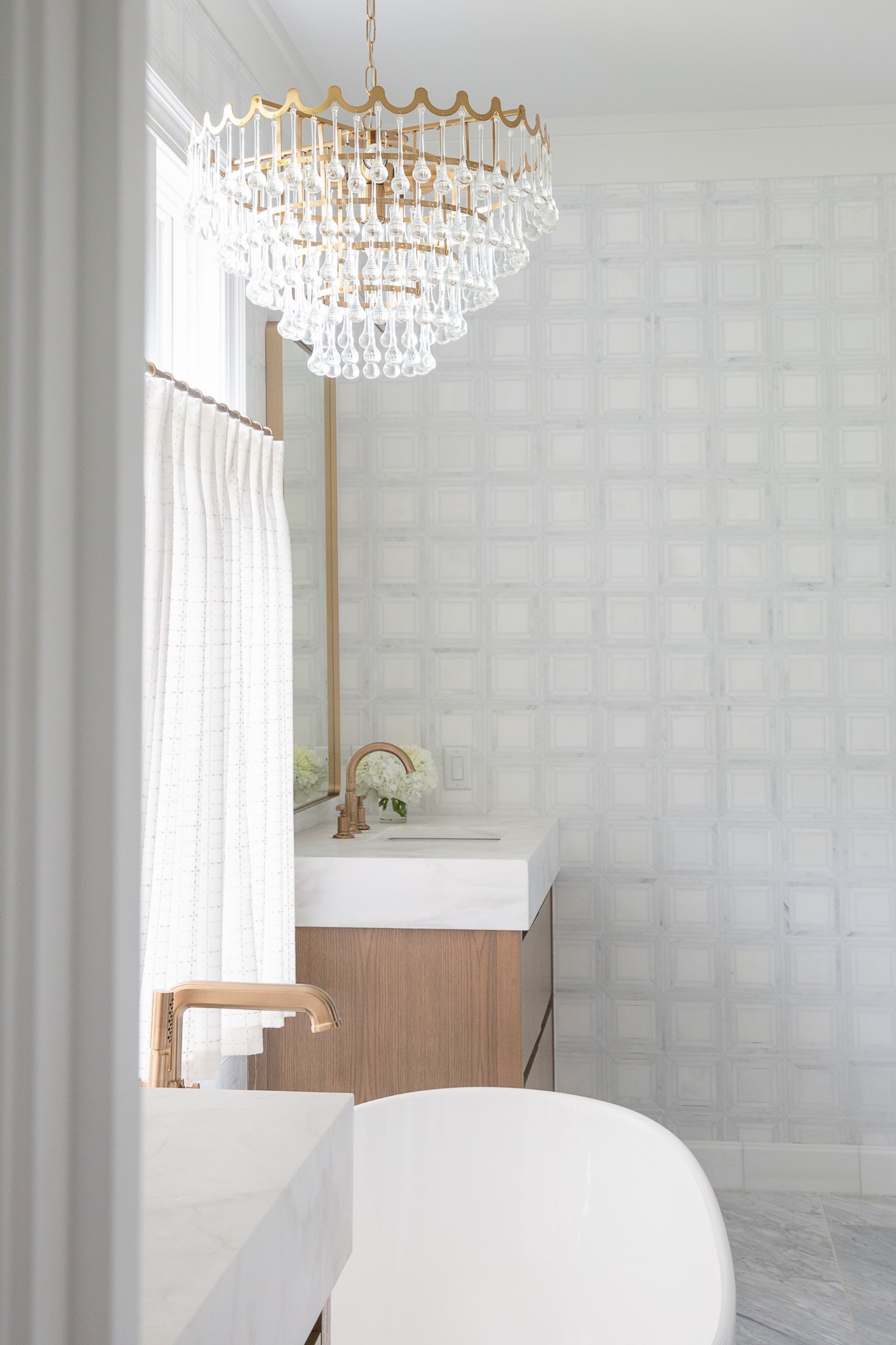280 Harding Place Nashville, TN 37205 - Photo 39 of 79 a bathroom with a sink a bathtub and shower curtain