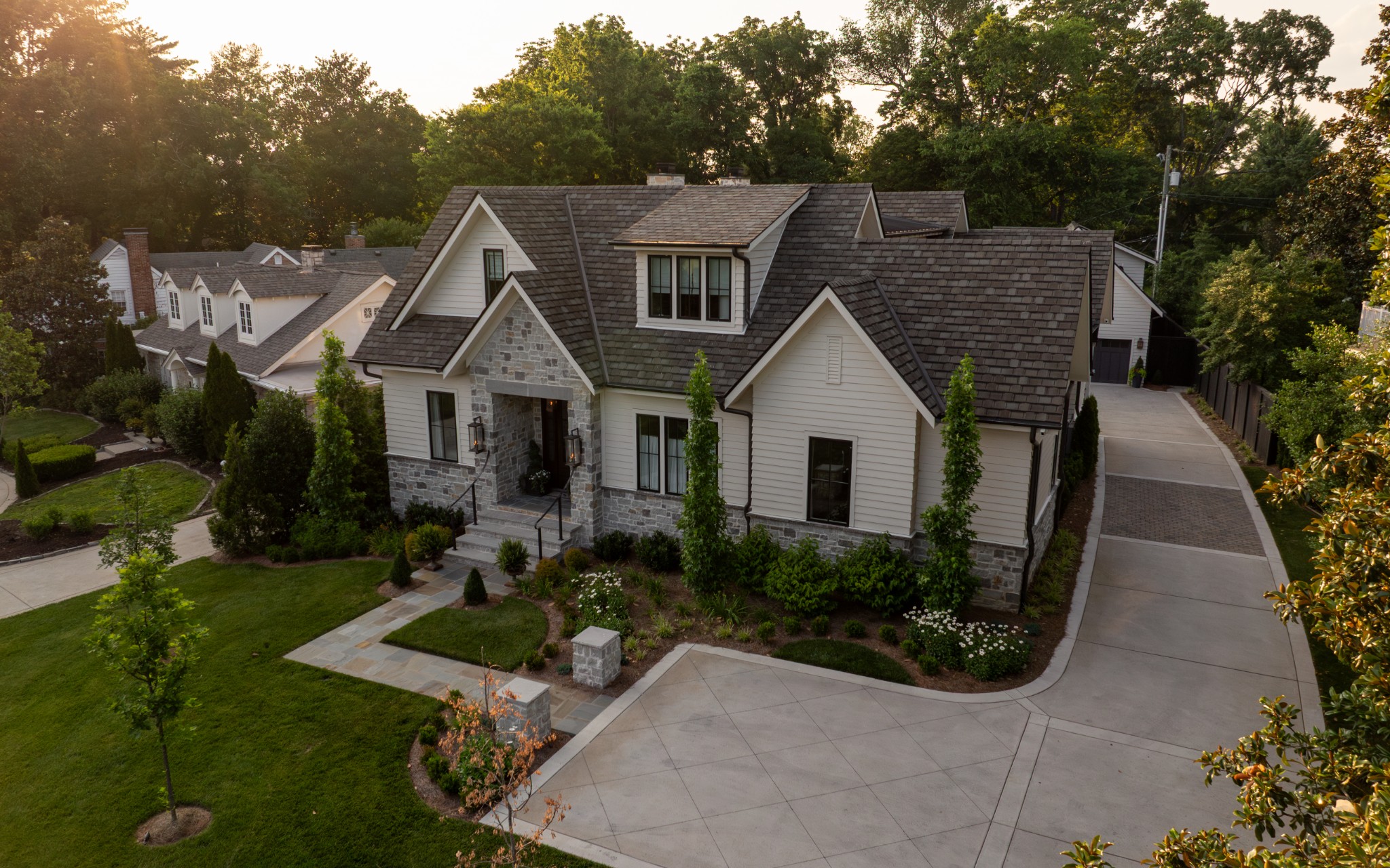 280 Harding Place Nashville, TN 37205 - Photo 75 of 79 a aerial view of a house with yard and green space