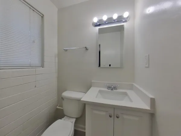 $1,679 | 3721 West Seldon Lane, Phoenix, AZ 85051