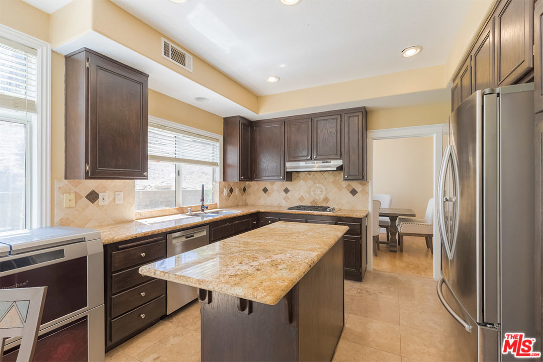16286 Bright Morning Court Riverside, CA 92503 - Photo 9 of 35 Gallery Image 9
