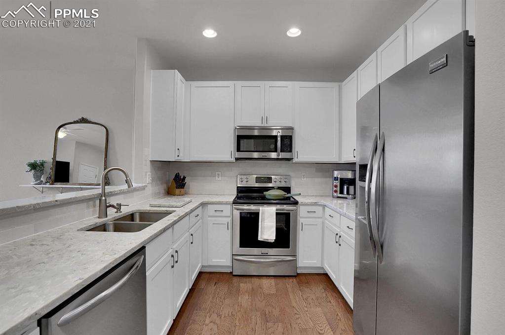 4008 Diamond Ridge View Colorado Springs, CO 80918 - Photo 13 of 33