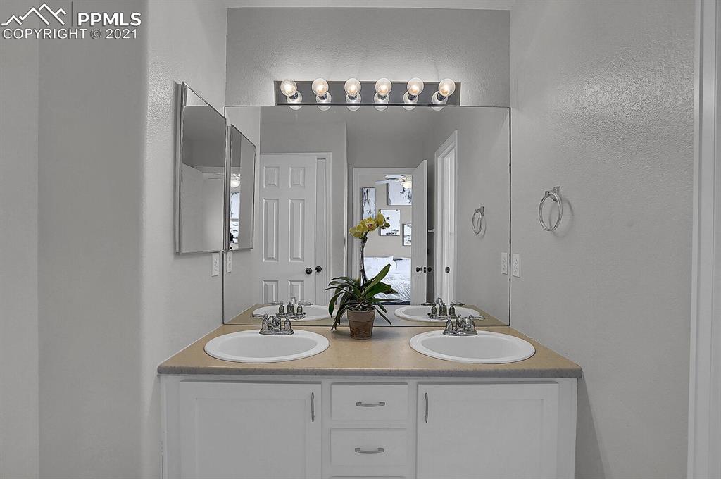 4008 Diamond Ridge View Colorado Springs, CO 80918 - Photo 22 of 33