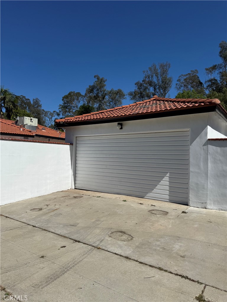 5230 Seville Avenue Encino, CA 91316 - Photo 12 of 61 a backyard of a house