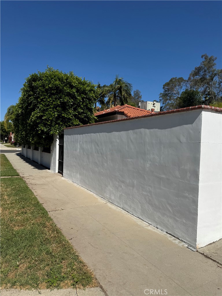 5230 Seville Avenue Encino, CA 91316 - Photo 5 of 61