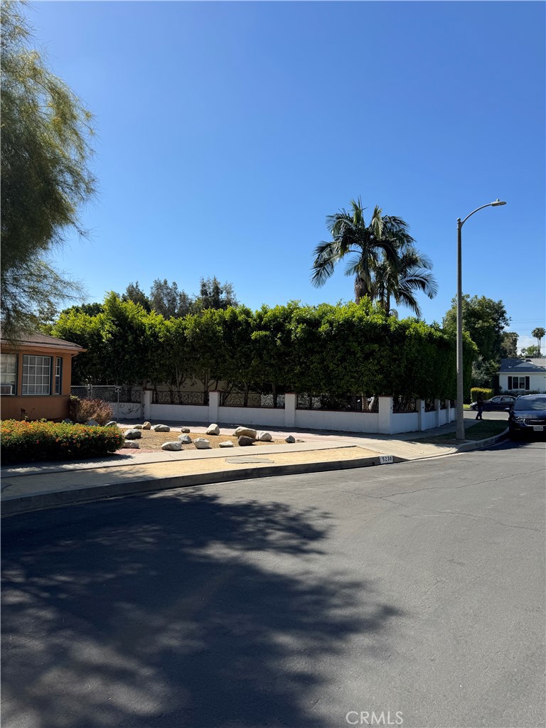 5230 Seville Avenue Encino, CA 91316 - Photo 8 of 61