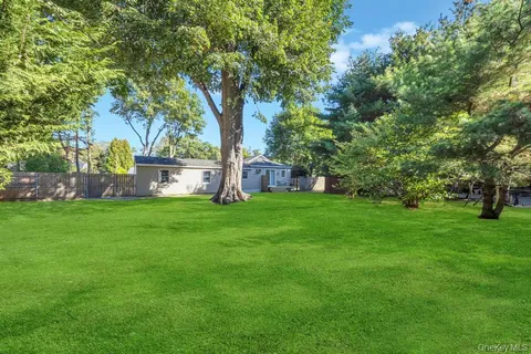 a view of a house with backyard and garden